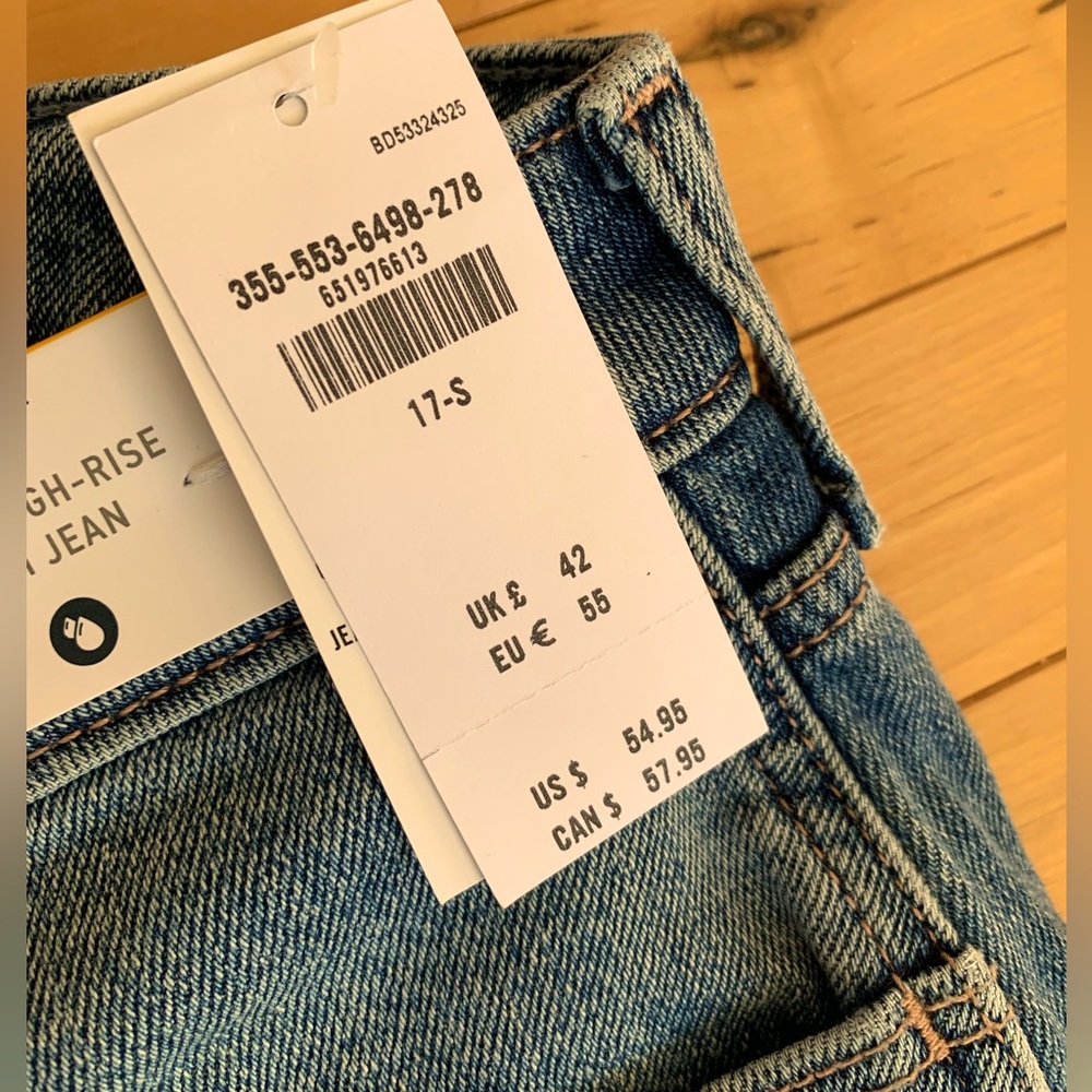 Hollister Size 33 Curvy High Rise Mom Jeans